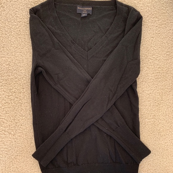 Banana Republic Merino Wool V neck Sweater - Picture 2 of 4